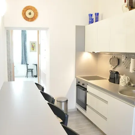 Modern & Historic Apartmán